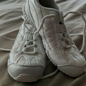 Cheer shoes